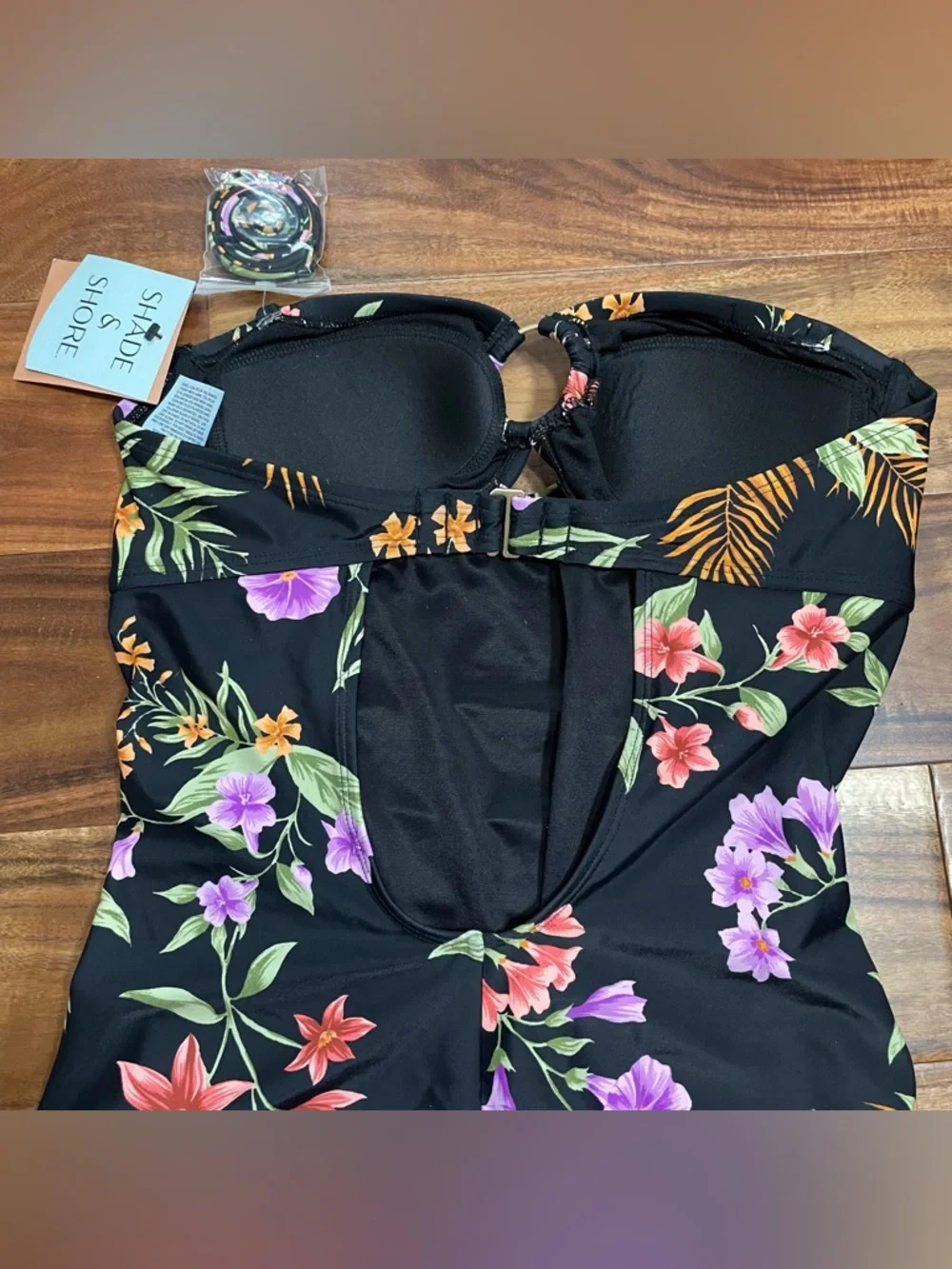 Shade & Shore Women's Full Coverage Tummy Control One
Piece Swimsuit Floral M - Picture 7 of 11